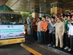 Pramono Lepas Keberangkatan Bantuan Kemanusiaan untuk Bencana Sumatra