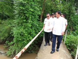 Bupati Tangerang Tinjau Jembatan Pertanian di Desa Badak Anom Sindang Jaya