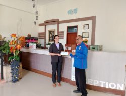 DPD KSPSI NTT Menyerahkan  SK Gubernur NTT ke para Pengusaha Kota Kupang.