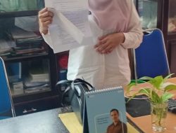 Ketua Forum Peduli Aliansi Masyarakat Desa Kusuri Serahkan Berita Acara Pembentukan ke Kesbangpol Halut