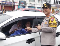 Tebar Kepedulian di Bulan Ramadhan, Kapolresta Manado Pimpin Pembagian Takjil Bersama Bhayangkari dan Polwan