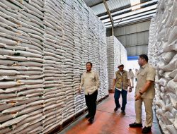 Presiden Prabowo Sidak ke Gudang Bulog Danurejo Magelang, Pastikan Stok Aman