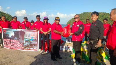 Denny Roy Tampi Antar Langsung Bantuan untuk Warga Terdampak Gempa di Marore